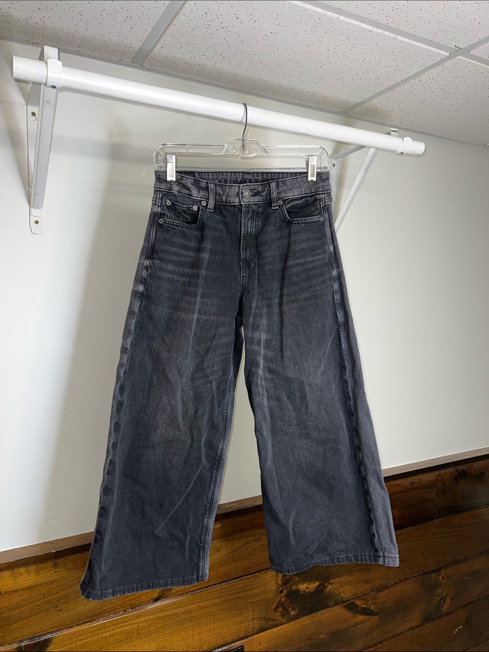 AEO Super High Rise Ultra‎ Wide Leg Black Jeans- 0 Short